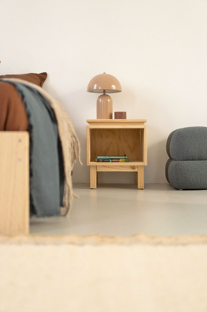 Imagen de ambiente 1 para:Mesita de noche de madera